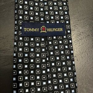 Tommy Hilfiger Silk Necktie Classic Geometric Blue Pattern Preppy Design Tie